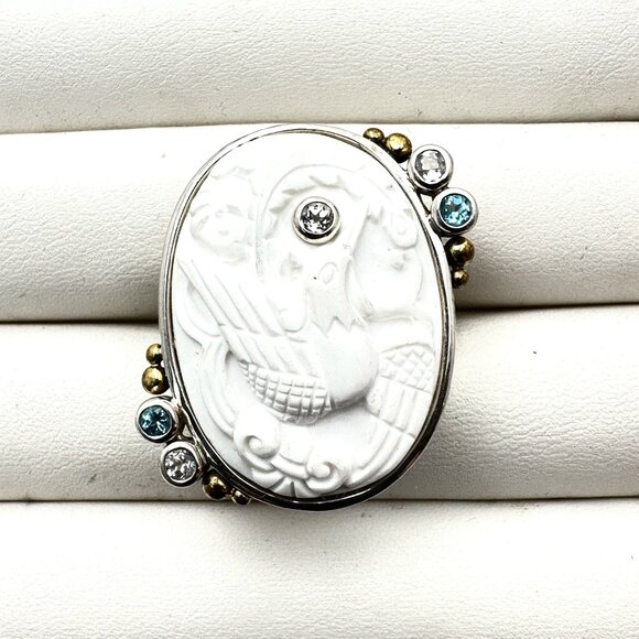 Elegant White and Gold Cameo Ring - Picture 3 of 8